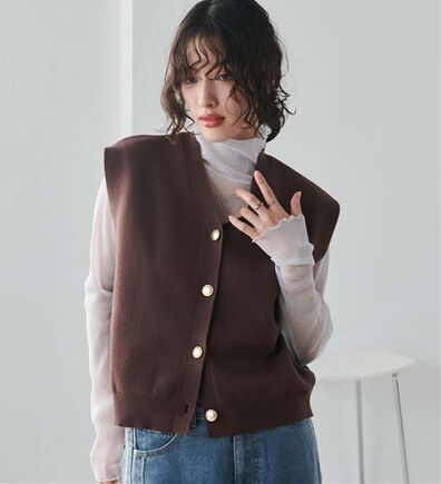 RANAN（ラナン）の「【ムースタッチ】洗える！ゴールド調ボタンニットベスト（ベスト）」