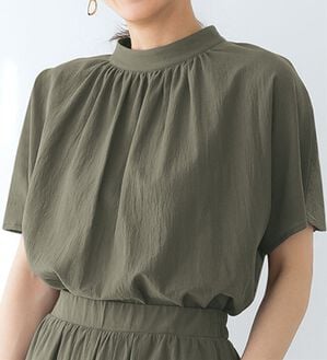 BELLUNA（ベルーナ）の「綿１００％涼やかハイネックトップス（ブラウス）」｜モカ