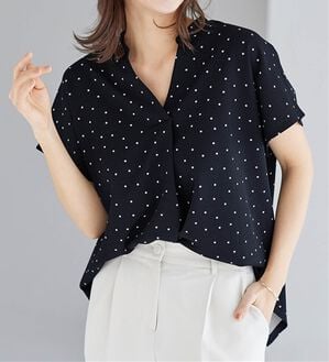 alotta（アロッタ）の「【４つの機能付】ひんやりスキッパーＴシャツブラウス（ブラウス）」｜ドット柄