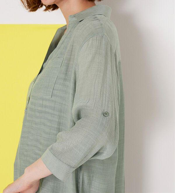 BELLUNA（ベルーナ）の「【シャツ+インナーのセット】スラブ素材ボタン使い裾タックシャツアンサンブル（アンサンブル）」｜詳細画像
