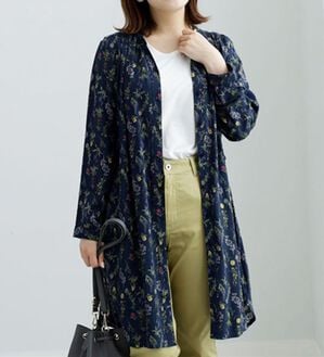 BELLUNA（ベルーナ）の「花柄プリントデザインワンピース（プリントワンピース）」｜ネイビー系花柄