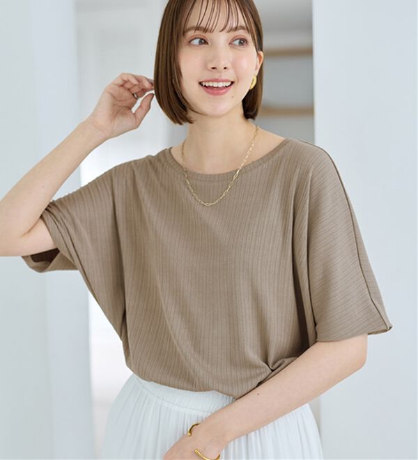 Viola e Viola（ヴィオラ エ ヴィオラ）の「ひんやり多機能ランダムテレコドルマントップス（カットソー）」｜モカ