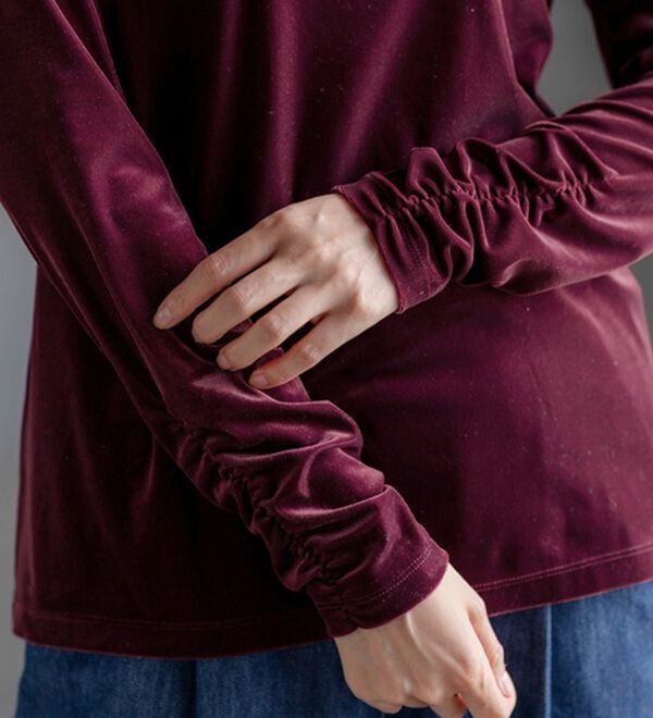 BELLUNA（ベルーナ）の「艶やかシアーベロア袖シャーリングプルオーバー（カットソー）」｜詳細画像