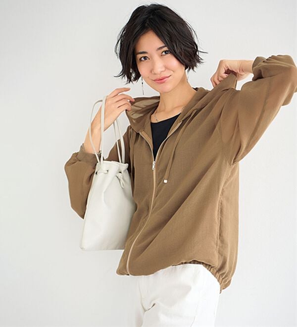 BELLUNA（ベルーナ）の「柔らかシアー素材フード付ブルゾン（ブルゾン）」｜モカ
