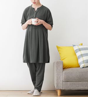 Viola e Viola（ヴィオラ エ ヴィオラ）の「やわらかパイルチュニックセットアップ（パジャマ・ルームウェア）」｜チャコール