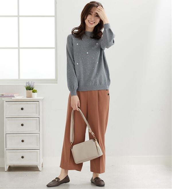 BELLUNA（ベルーナ）の「パール付ニットプルオーバー（ニット・セーター）」｜詳細画像