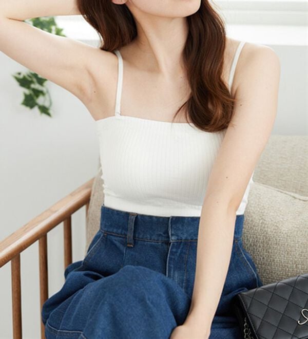 YU'NOW（ユナウ）の「カップ付ショート丈チューブキャミ（ブラトップ・カップ付きインナー）」｜詳細画像