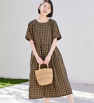 Viola e Viola（ヴィオラ エ ヴィオラ）の「ゆるっとタック切替デザインワンピース（その他ワンピース）」｜イエローチェック