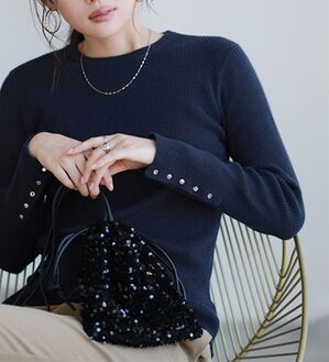Pierrot（ピエロ）の「【選べるネック】袖ボタンリブニット（ニット・セーター）」｜ネイビー