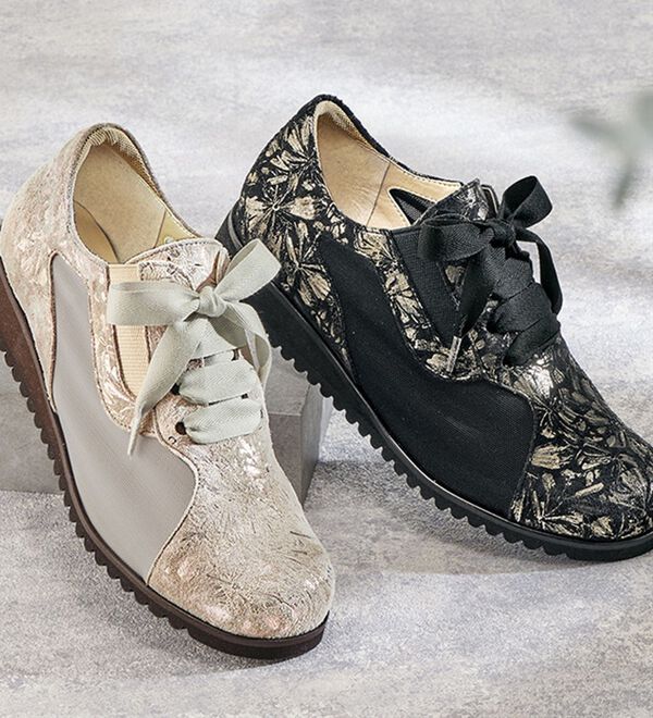 涼しげメッシュで快適！花柄レースアップシューズ - ベルーナ