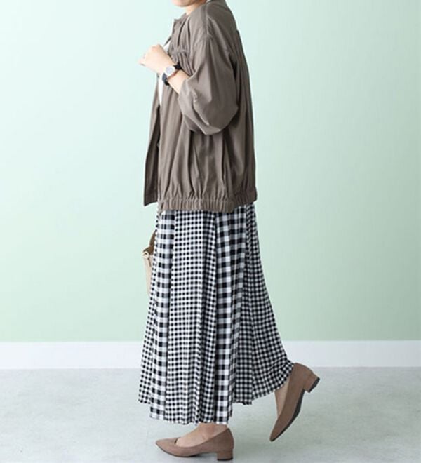 BELLUNA（ベルーナ）の「サテン素材ギャザー使いジャケット（ブルゾン）」｜詳細画像