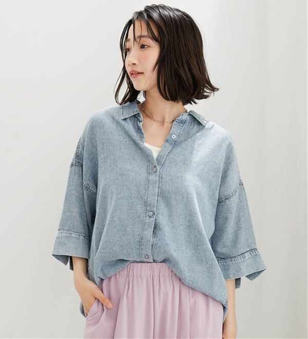 BELLUNA（ベルーナ）の「シアーデニム素材裾タックゆったりシャツ（シャツ）」｜ケミカル