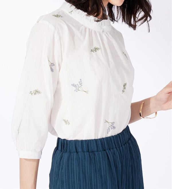 BELLUNA（ベルーナ）の「綿100％とび花刺しゅうブラウス（ブラウス）」｜詳細画像