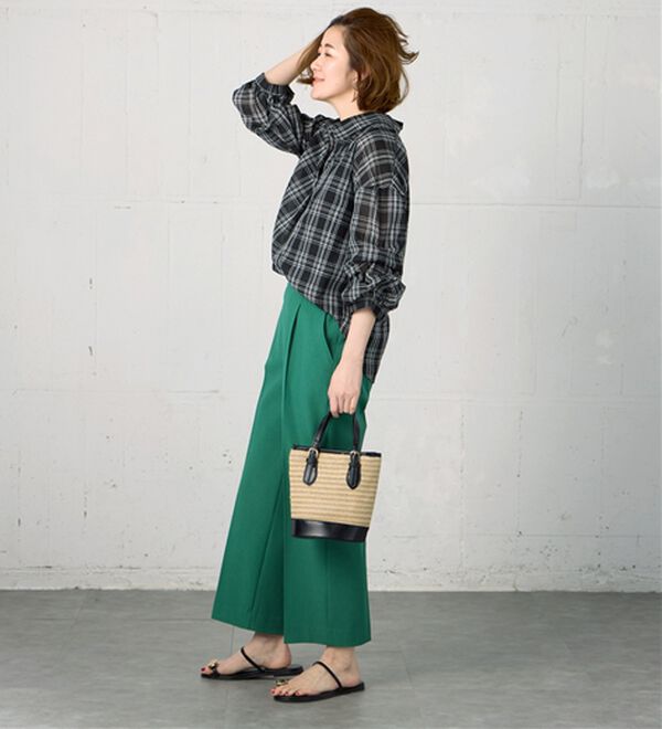 BELLUNA（ベルーナ）の「サラリ美脚見え！タック使いワイドパンツ（ワイドパンツ・ガウチョ）」｜詳細画像