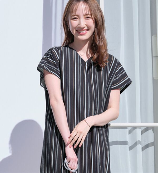 alotta（アロッタ）の「【４つの機能付】ひんやりフロントタックＶネックゆるワンピース（カットソーワンピース）」｜詳細画像