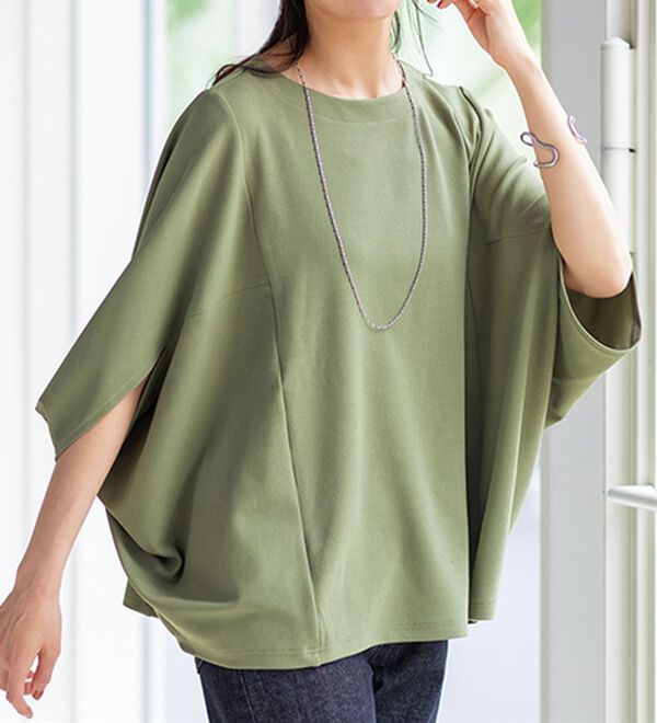 BELLUNA（ベルーナ）の「美しく隠す！技ありカットジョーゼットトップス（カットソー）」｜カーキ