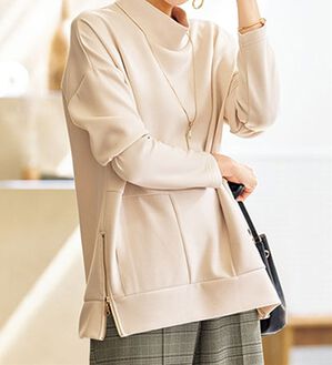BELLUNA（ベルーナ）の「柔らかとろみ素材裾ジップデザインプルオーバー（カットソー）」｜アイボリー