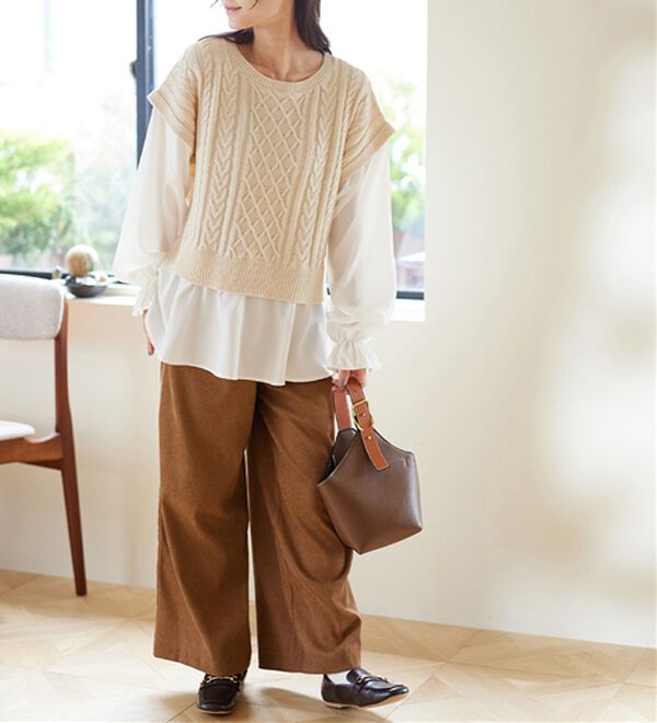 Viola e Viola（ヴィオラ エ ヴィオラ）の「１枚で重ね着が楽しめる！レイヤード風ケーブル編みニットトップス（ニット・セーター）」｜詳細画像