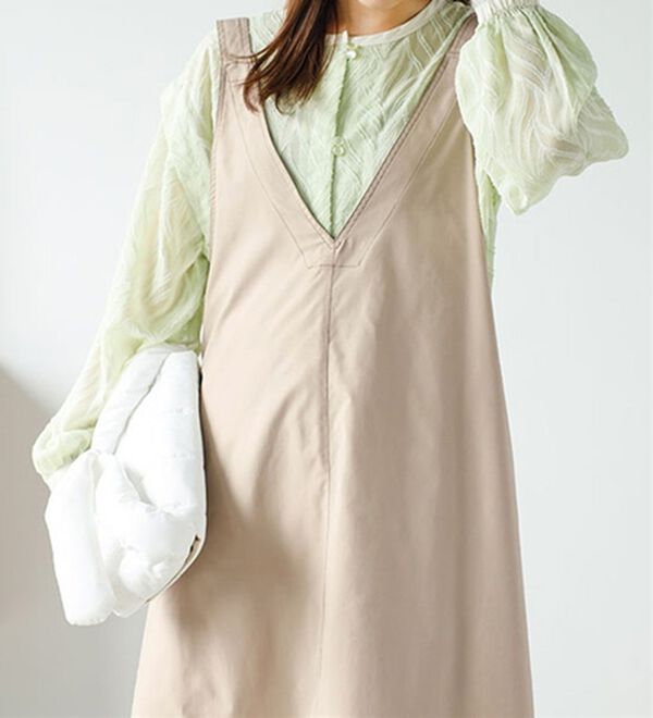 GeeRA（ジーラ）の「Ｖネックデザインジャンパースカート（ジャンパースカート）」｜ライトベージュ