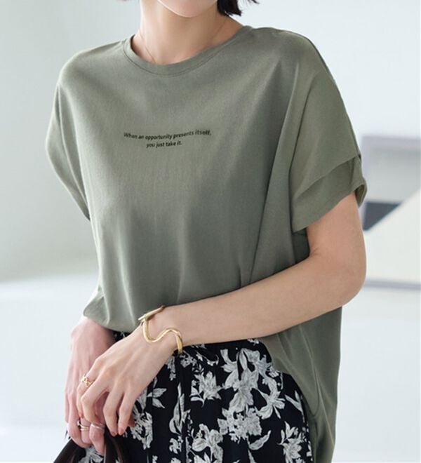 Viola e Viola（ヴィオラ エ ヴィオラ）の「脱普通！すっきり見え大人の上品Ｔシャツ（Tシャツ）」｜オリーブミニロゴ