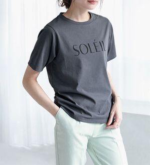 Pierrot（ピエロ）の「【イージーケア】選べるロゴＴシャツ（Tシャツ）」｜B／チャコール／ブラック