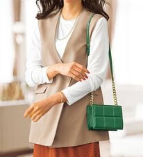 BELLUNA（ベルーナ）の「麻調素材ボタン使いジレ（ジレ）」