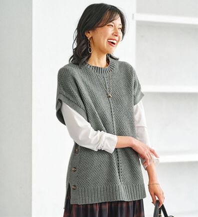 BELLUNA（ベルーナ）の「ボタン使いゆったりニットベスト（ベスト）」