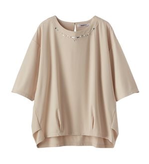 BELLUNA（ベルーナ）の「ビジュー使いドルマンプルオーバー（カットソー）」｜グレージュ