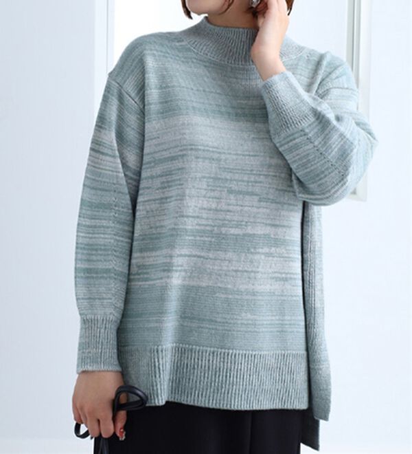 BELLUNA（ベルーナ）の「かすり調ハイネックニットチュニック（ニット・セーター）」｜セージ系