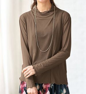 BELLUNA（ベルーナ）の「《重ねて楽しむ！》シアー素材ボトルネックプルオーバー（カットソー）」｜モカ