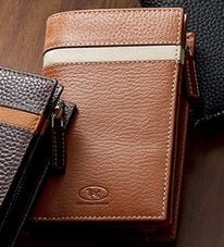 「＜ケン・コレクション＞収納力に優れた縦型二つ折り財布（メンズ財布・パスケース）」