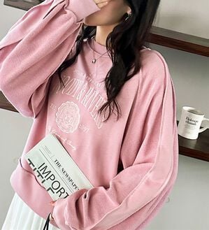 GeeRA（ジーラ）の「リメイク風刺しゅうロゴ裏毛スウェット（カットソー）」｜ピンク