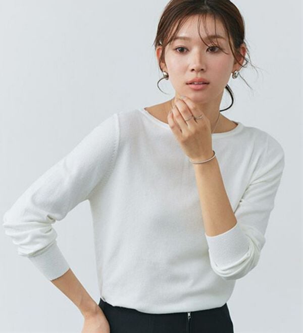 Pierrot（ピエロ）の「【洗濯機で洗える】ネックが選べるシルクタッチニット（ニット・セーター）」｜オフホワイト