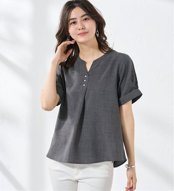 BELLUNA（ベルーナ）の「麻調合繊パール付タックデザインブラウス（ブラウス）」｜詳細画像