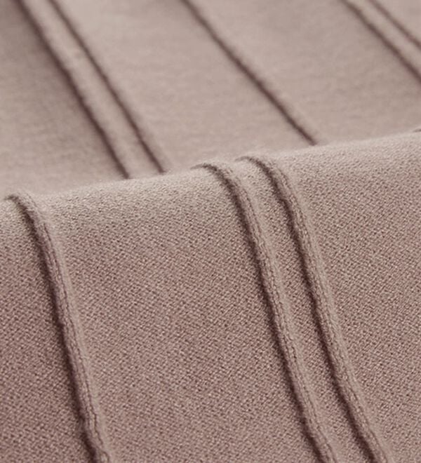 BELLUNA（ベルーナ）の「体型を拾いにくい！ビジュー使いプリーツ風ニットチュニックワンピース（チュニックワンピース）」｜詳細画像