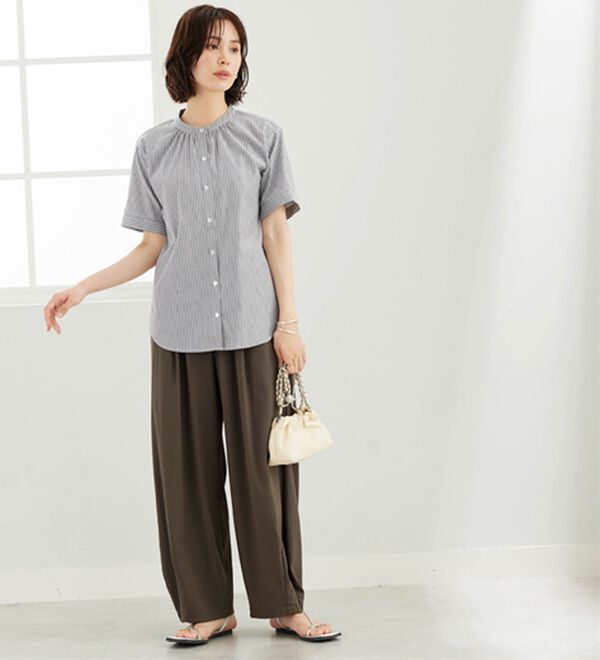 BELLUNA（ベルーナ）の「ギャザー使いバンドカラーブラウス（ブラウス）」｜詳細画像