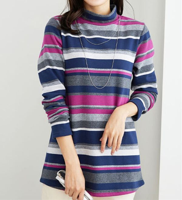 BELLUNA（ベルーナ）の「ふわふわ裏ファーハイネックプルオーバー（カットソー）」｜ネイビー／ピンク系