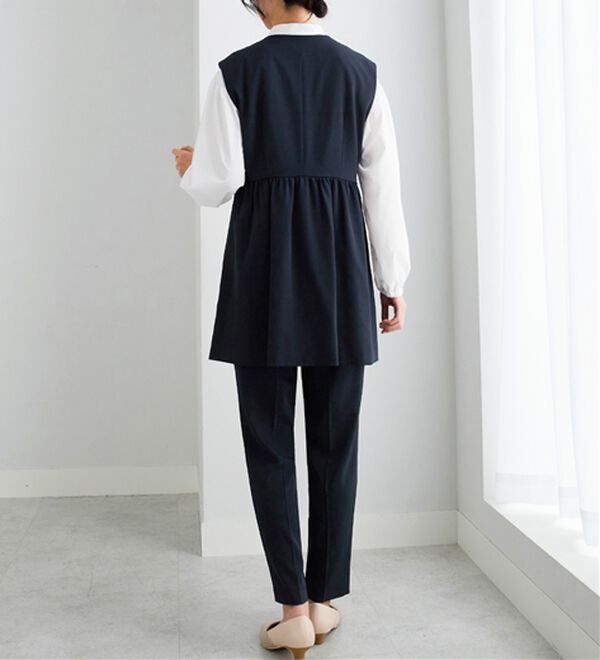 Viola e Viola（ヴィオラ エ ヴィオラ）の「【ブラウス付3点セット】コーデ決まるペプラムジレセットスーツ（パンツスーツ）」｜詳細画像