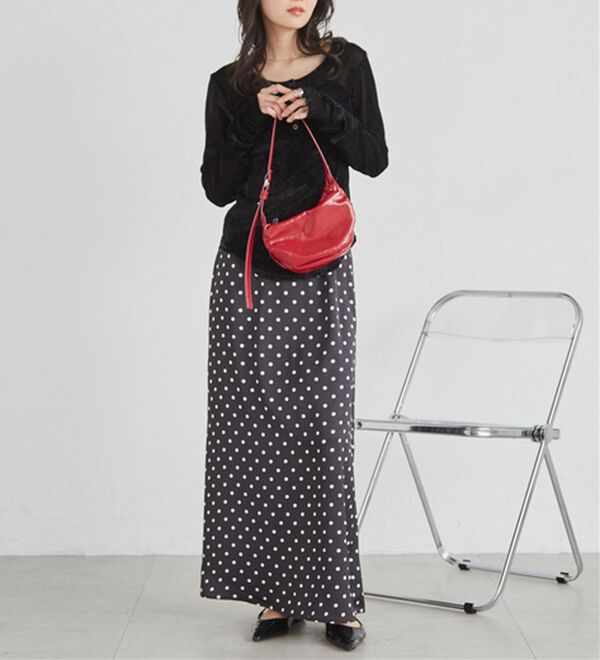 RANAN（ラナン）の「エンボスサテンナロースカート（ロングスカート）」｜ブラックドット