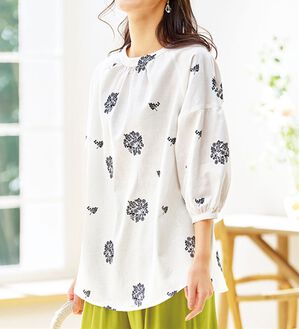 BELLUNA（ベルーナ）の「刺しゅうデザインふんわり袖ブラウス（ブラウス）」｜オフ白系