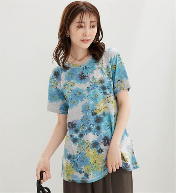 BELLUNA（ベルーナ）の「美人顔シルエット綿混プリントチュニック（チュニック）」｜セージ系花柄