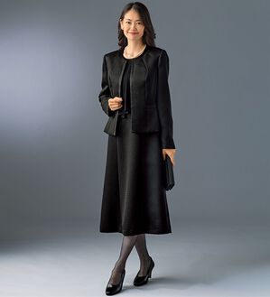 BELLUNA（ベルーナ）の「洗える防シワ！北陸ジャカード素材千鳥柄ワンピースアンサンブル（ブラックフォーマル（喪服・礼服））」｜黒