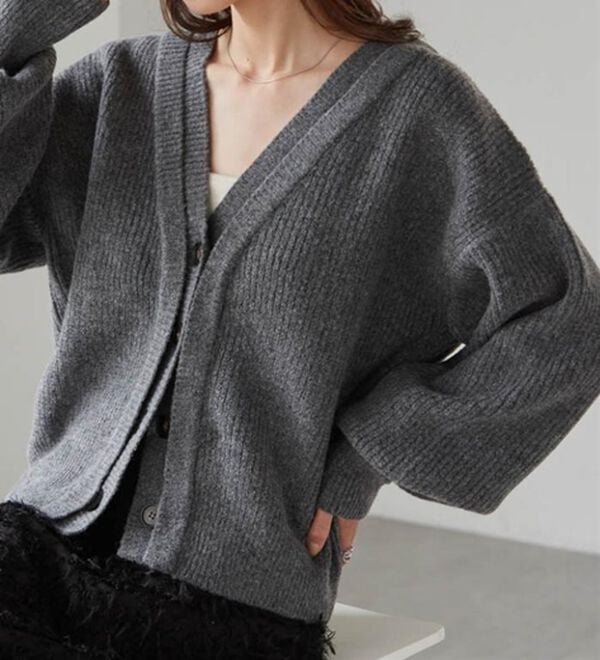 RANAN（ラナン）の「フロントレイヤードＶカーディガン（ニットカーディガン）」｜詳細画像