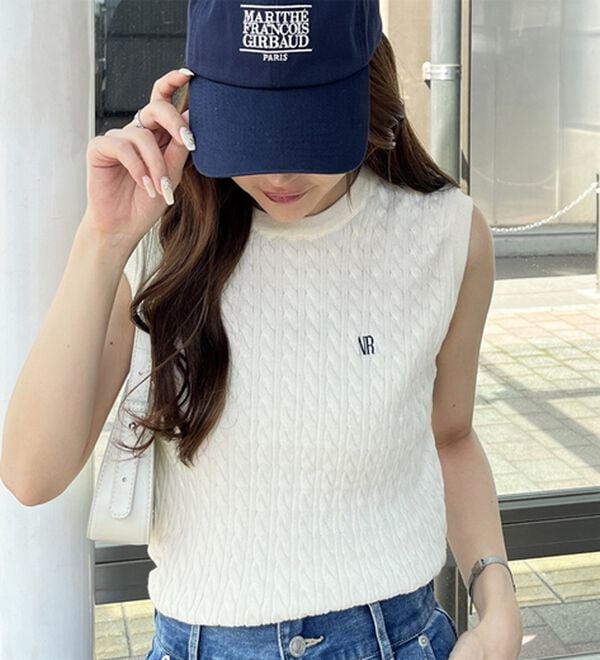 GeeRA（ジーラ）の「ケーブル編み刺しゅうノースリニット（ベスト）」｜詳細画像