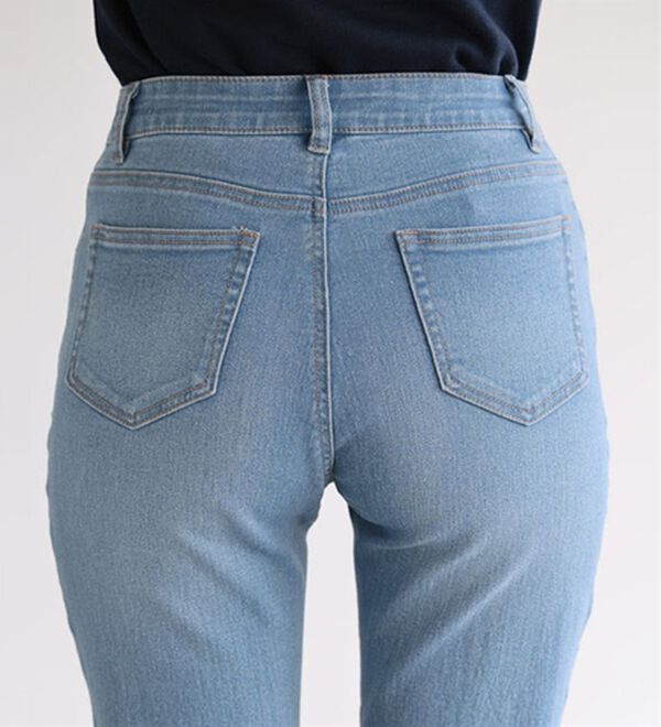 Pierrot（ピエロ）の「【ストレッチ素材】大人のためのゆるテーパードデニムパンツ（フルレングスパンツ）」｜詳細画像