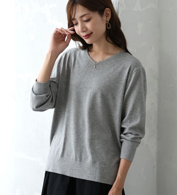 A HAPPY MARILYN（アハッピーマリリン）の「【Ｌ～８Ｌ】フィット感軽減！Ｔシャツ感覚！もっちりやわらかＶネックニット（ニット・セーター）」｜詳細画像