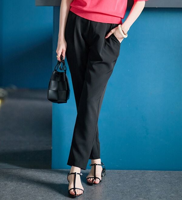 RANAN（ラナン）の「【選べる股下】美脚シルエットタックパンツ（股下６１・６５ｃｍ）（フルレングスパンツ）」｜詳細画像