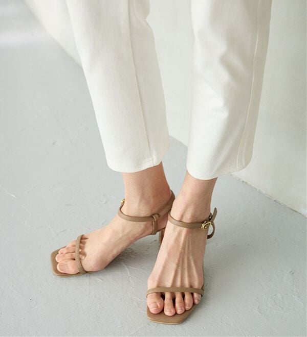 BELLUNA（ベルーナ）の「【再入荷】美ストレッチ素材アンクル丈レギンスパンツ（クロップドパンツ）」｜詳細画像