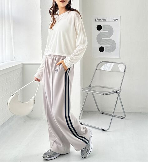 NiziU 上下セット　トラックジャケット　トラックパンツ NiziU 上下セット トラックジャケット トラックパンツ