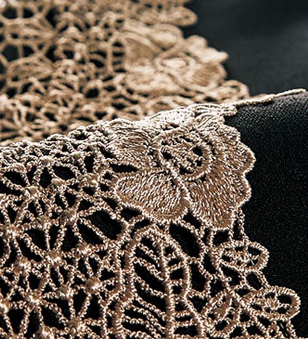 BELLUNA（ベルーナ）の「配色レース使い華やかチュニック（チュニック）」｜詳細画像